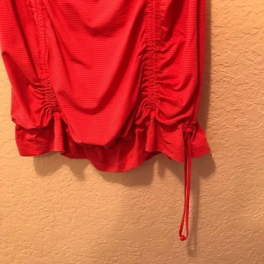 *30off3* NWOT. Lululemon workout coral top